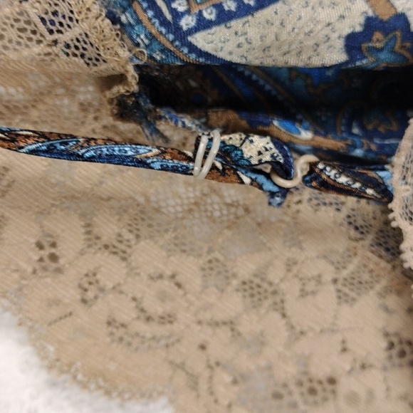Victoria's Secret Blue Paisley Pattern Tan Lace Trim Adjustable Strap Cami Top - Picture 8 of 12